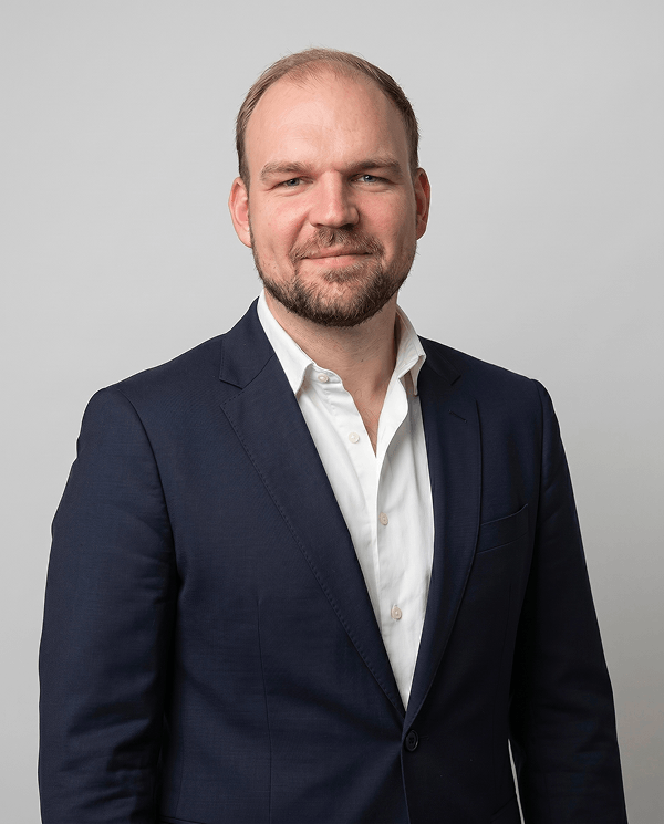Portrait von Rouven Nassau. Geschäftsführer von NASSAU Immobilien
